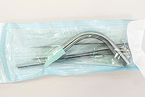 全ての器具を消毒後、パックに入れ滅菌