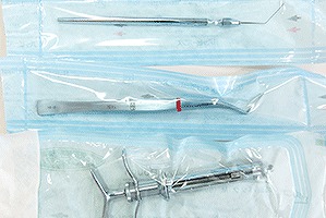 【ピンセット】【注射器】なども１つ１つ滅菌
